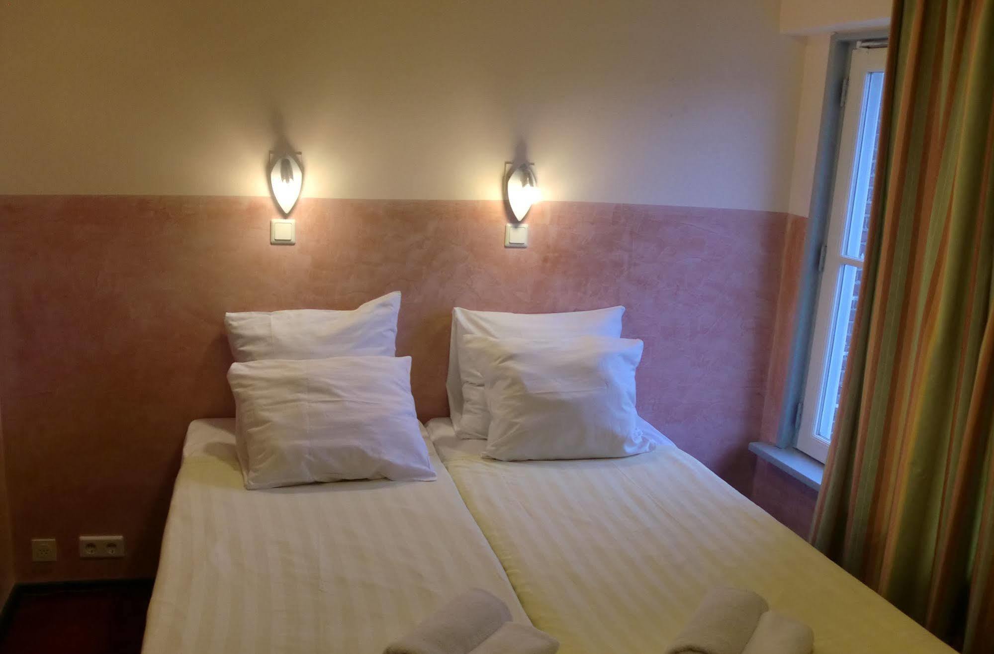 Budget Hotel Neutraal Амстердам Екстериор снимка